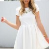 Εικόνες από λευκά σύντομα φορέματα